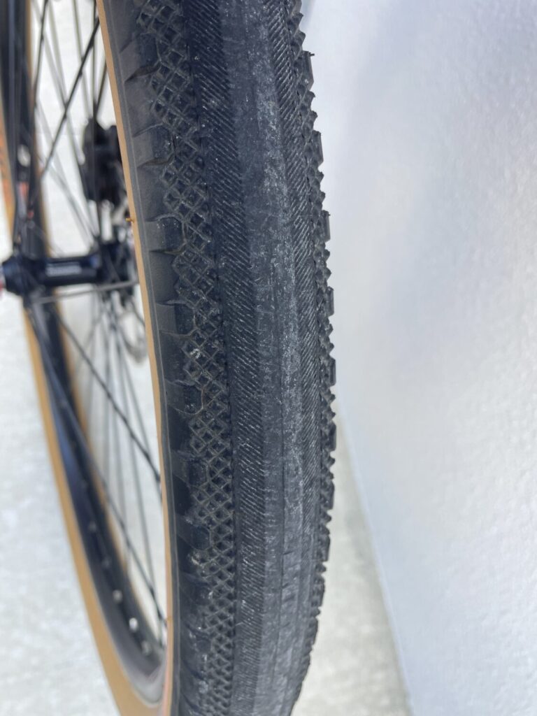 約2,500km使用したWTB Byway 650×47フロントタイヤの摩耗