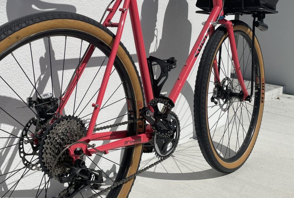 Surly Straggler サーリー ストラグラー Salmon Candy Red 52サイズWTB BYWAY