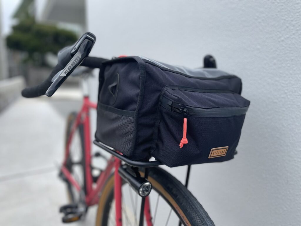 Restrap Rando Bag 11Lに通勤荷物を収納した様子