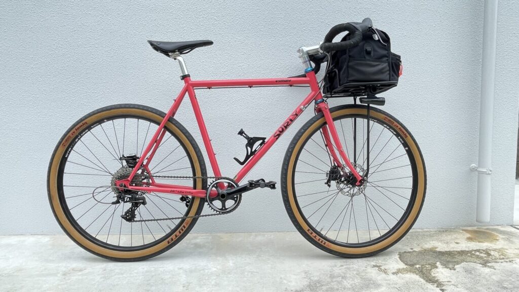 650Bホイールとフロントバッグを装着したSURLY Straggler Ver.1.0