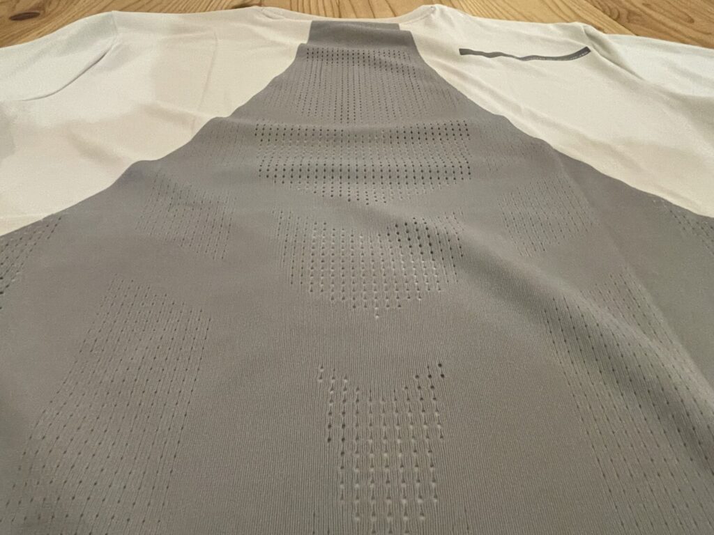 ティゴラ ランニングTシャツ背面メッシュ